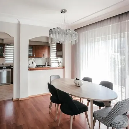 Marmaris'te Oezel Havuzlu Villa *