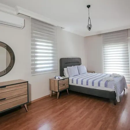 Marmaris'te Oezel Havuzlu Villa