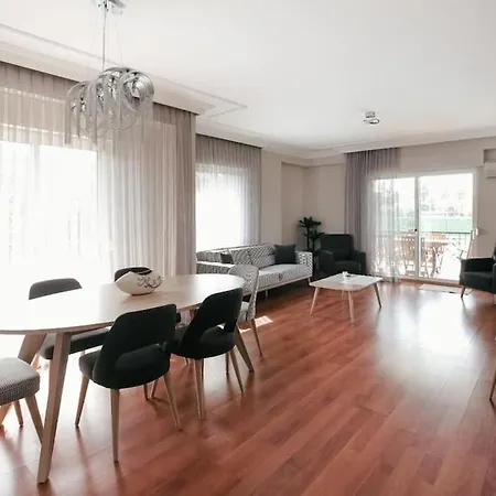 Marmaris'te Oezel Havuzlu * مرمريس