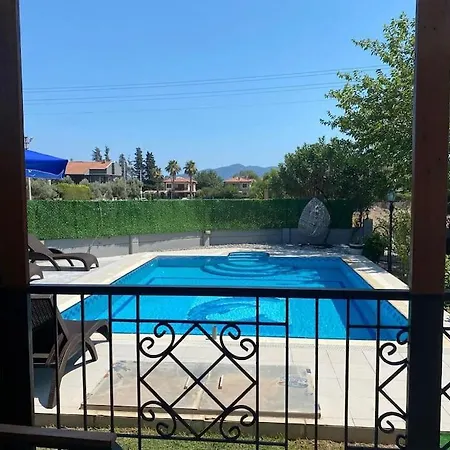 Marmaris'te Oezel Havuzlu فيلة مرمريس