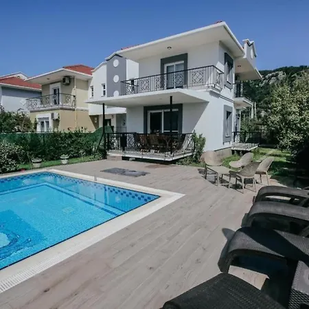 Marmaris'te Oezel Havuzlu * مرمريس