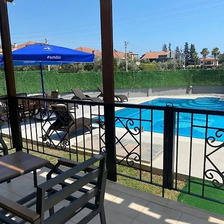 Marmaris'te Oezel Havuzlu فيلة