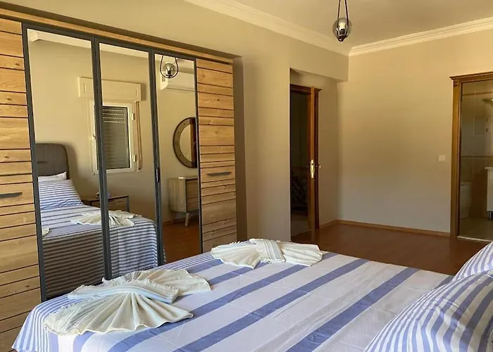 Marmaris'te Oezel Havuzlu * マルマリス