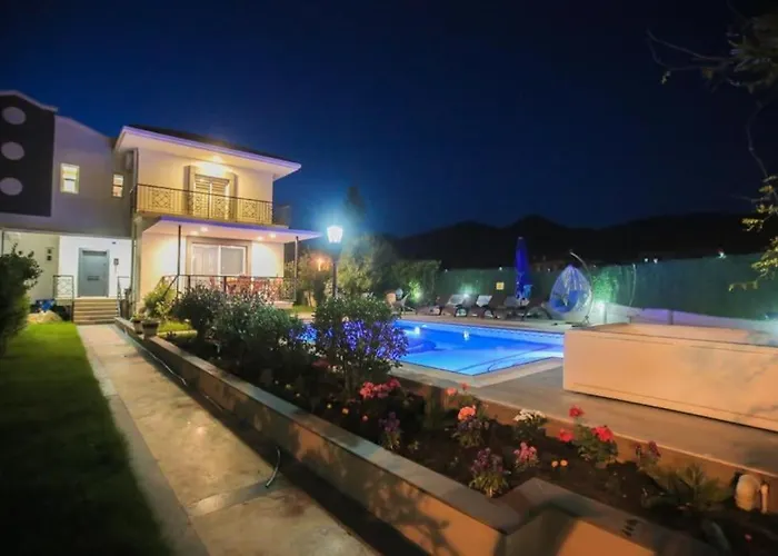 Marmaris'te Oezel Havuzlu ヴィラ *