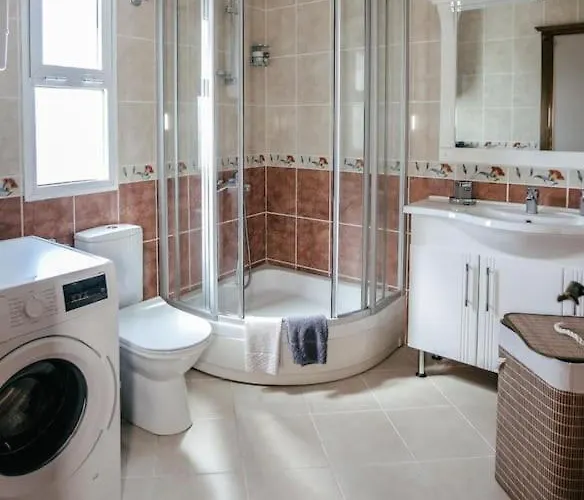 Marmaris'te Oezel Havuzlu