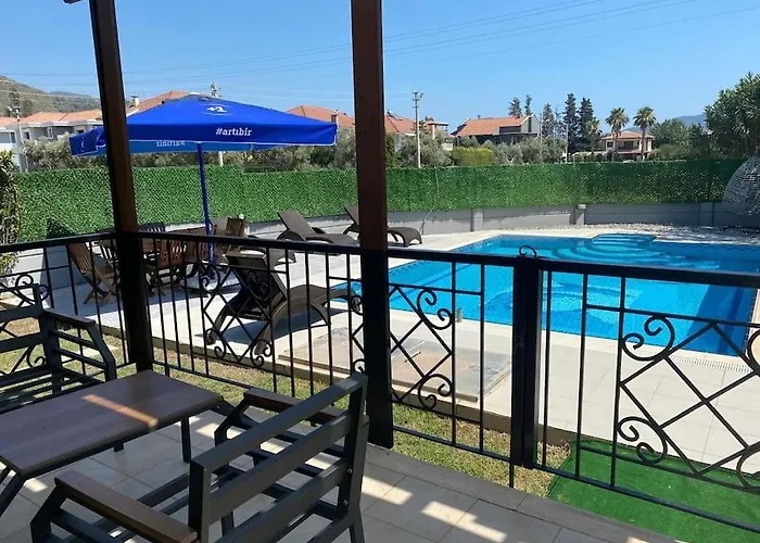 Marmaris'te Oezel Havuzlu ヴィラ