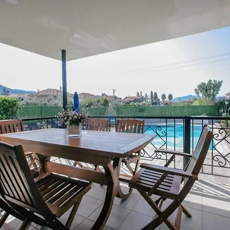 וילה Marmaris'te Oezel Havuzlu מרמריס